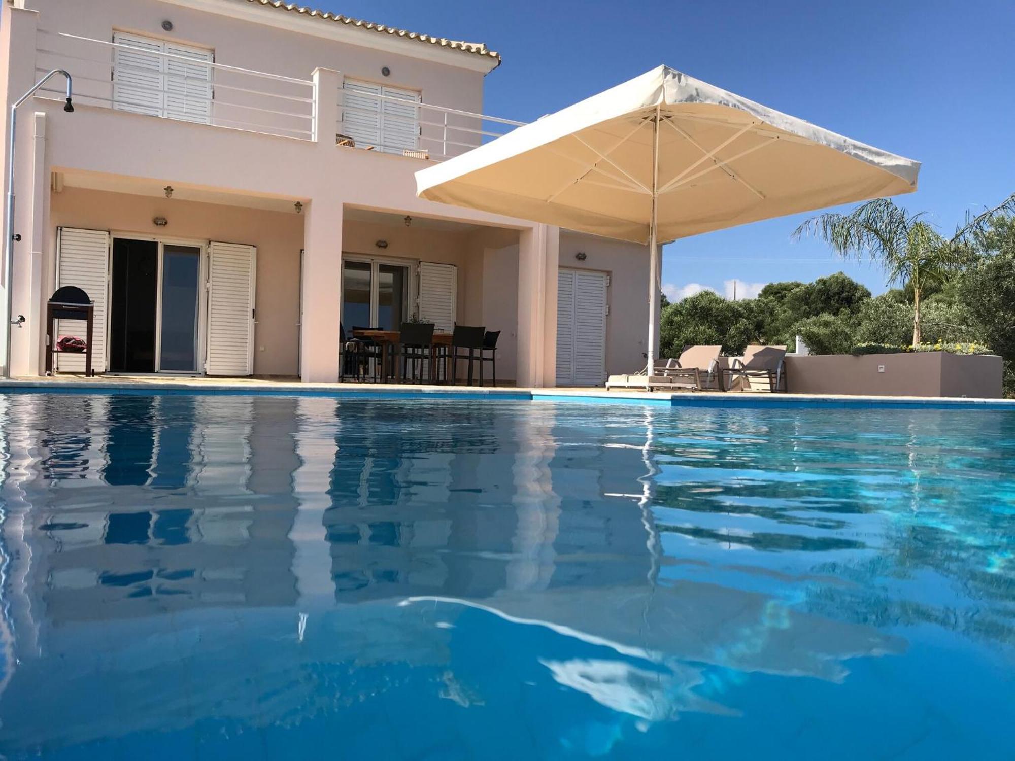 Luxurious Villa In Peloponnese With Swimming Pool Kamária Eksteriør billede