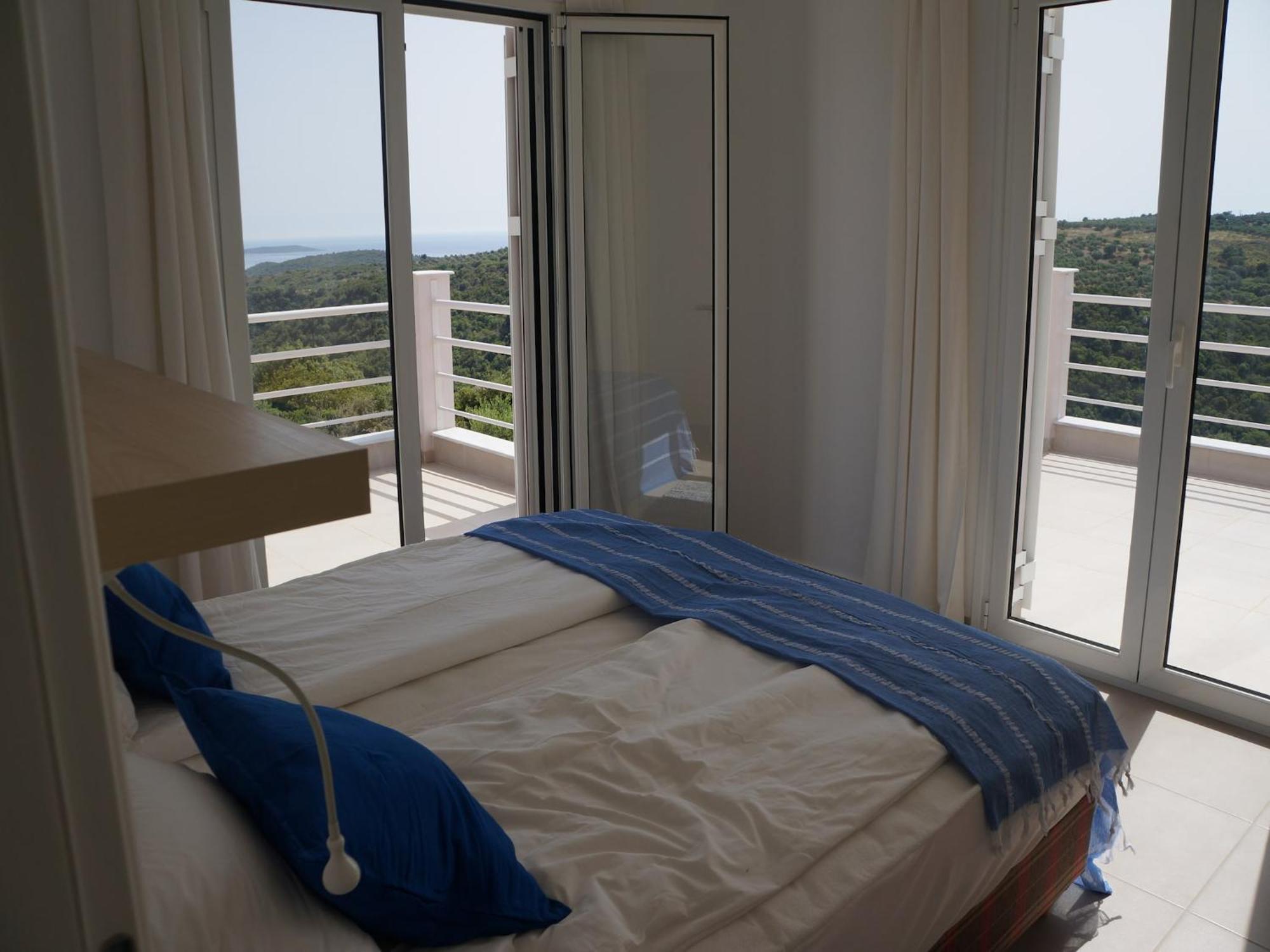 Luxurious Villa In Peloponnese With Swimming Pool Kamária Eksteriør billede